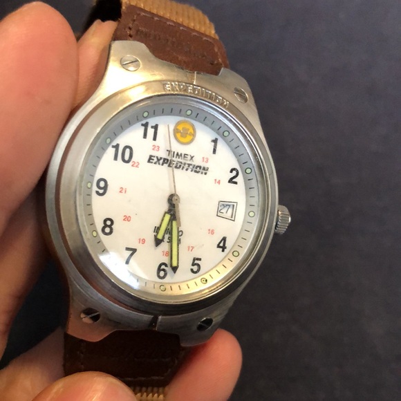 Timex Expedition with cloth and water resistant leather strap - Picture 3 of 3